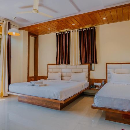 Hotel Oakwood ماهاباليشوار المظهر الخارجي الصورة