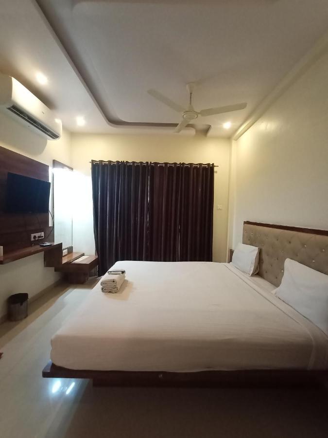 Hotel Oakwood ماهاباليشوار المظهر الخارجي الصورة