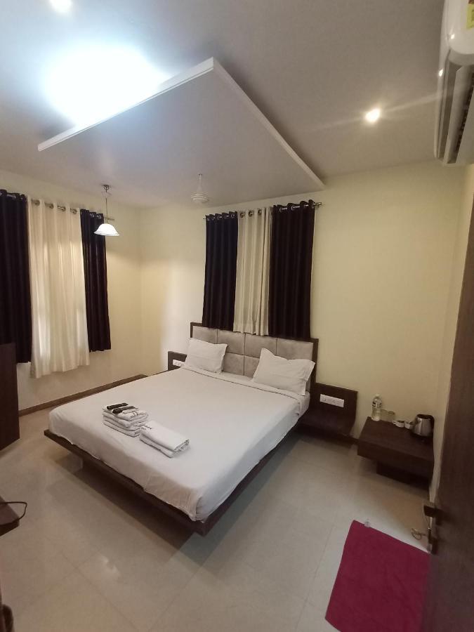 Hotel Oakwood ماهاباليشوار المظهر الخارجي الصورة