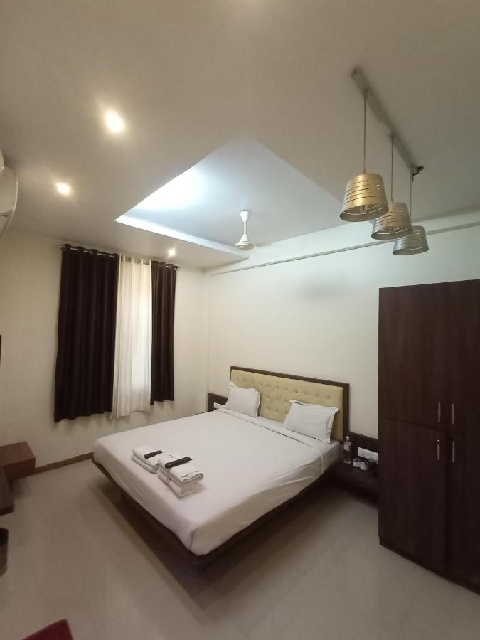 Hotel Oakwood ماهاباليشوار المظهر الخارجي الصورة