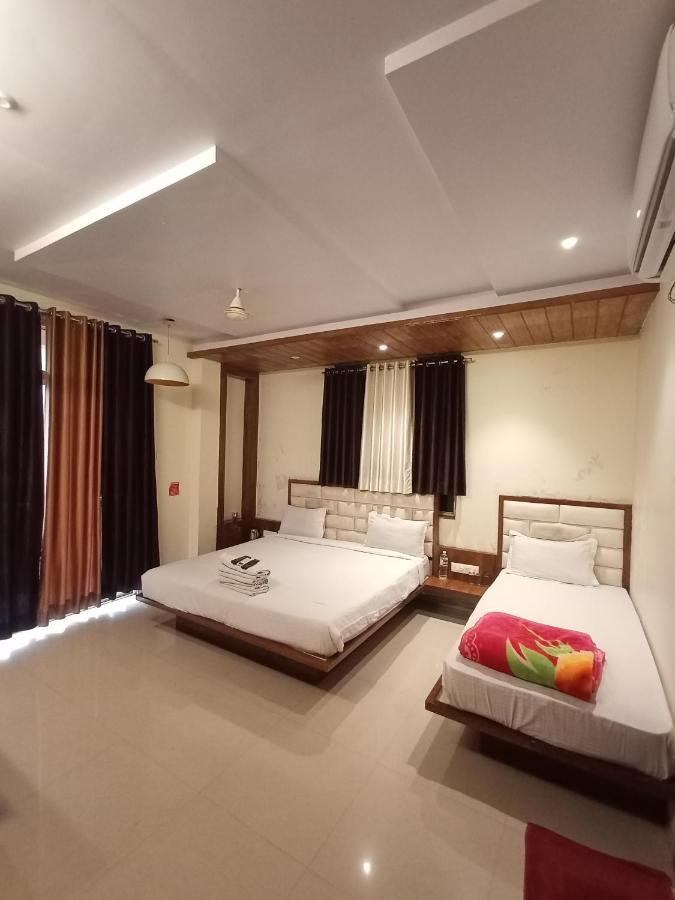 Hotel Oakwood ماهاباليشوار المظهر الخارجي الصورة