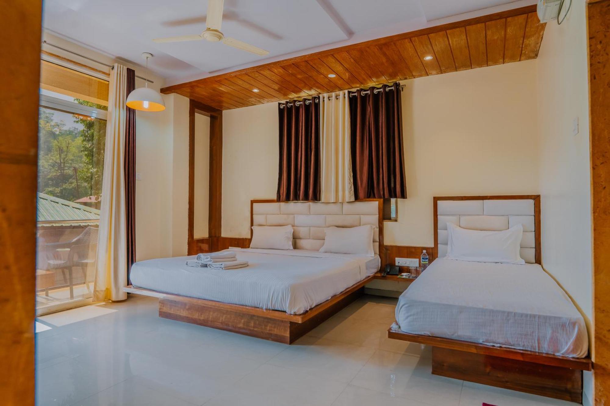 Hotel Oakwood ماهاباليشوار المظهر الخارجي الصورة