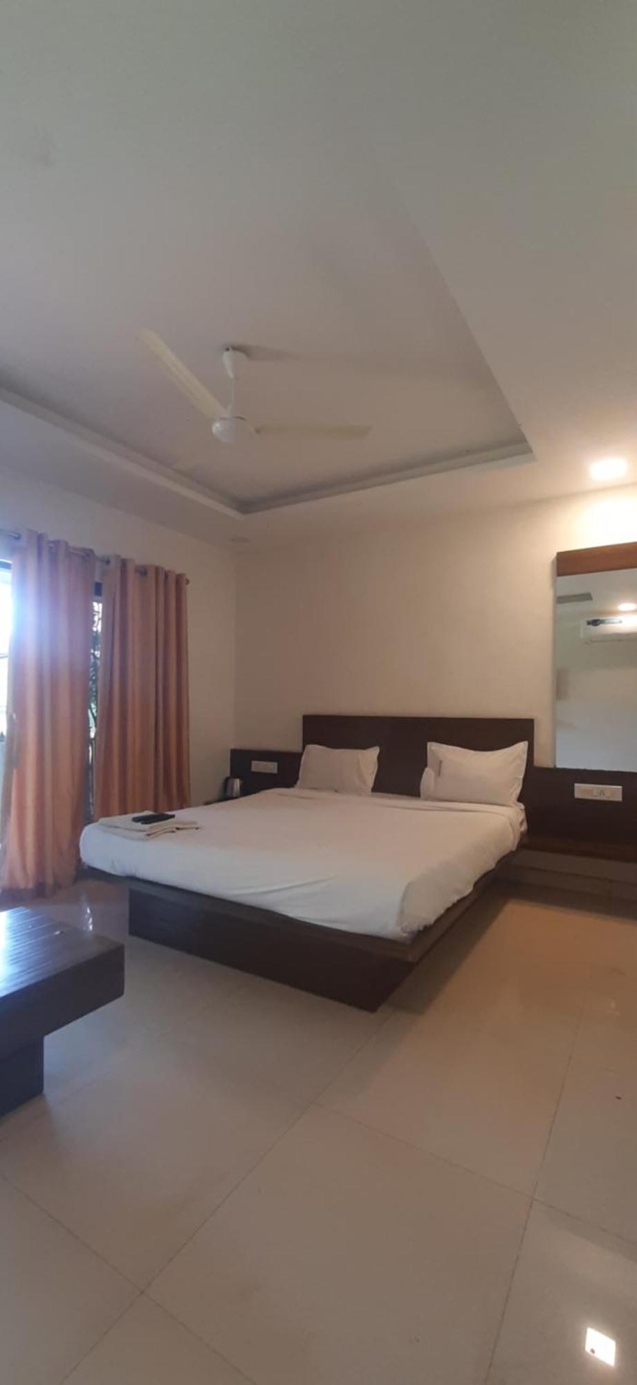 Hotel Oakwood ماهاباليشوار المظهر الخارجي الصورة